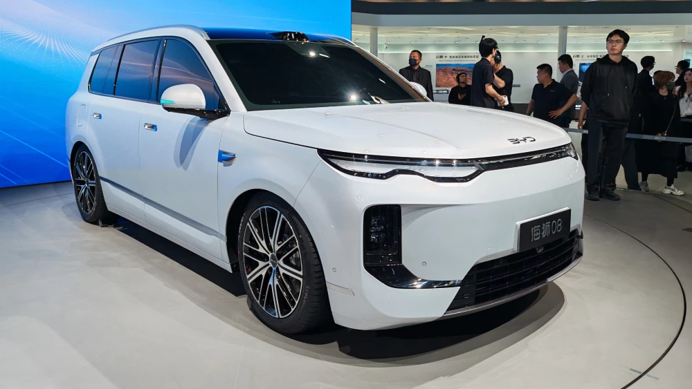  Электрический кроссовер BYD Sealion 08 показали в Пекине. У него 900 км запаса хода