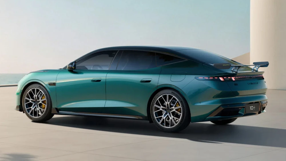  Электромобили Geely обошли BYD по скорости зарядки. 60% батареи за 4 минуты