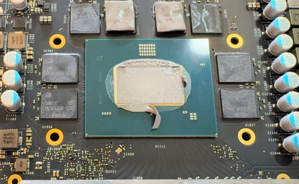 Big Battlemage наконец предстал на фото: в Сети показали разборку видеокарты Intel Arc Pro B70 Big Battlemage наконец предстал на фото: в Сети показали разборку видеокарты Intel Arc Pro B70