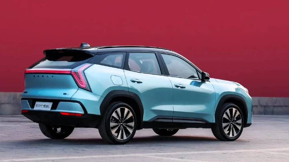 Geely Atlas может появиться в Беларуси под брендом Volga. Кроссовер проходит сертификацию