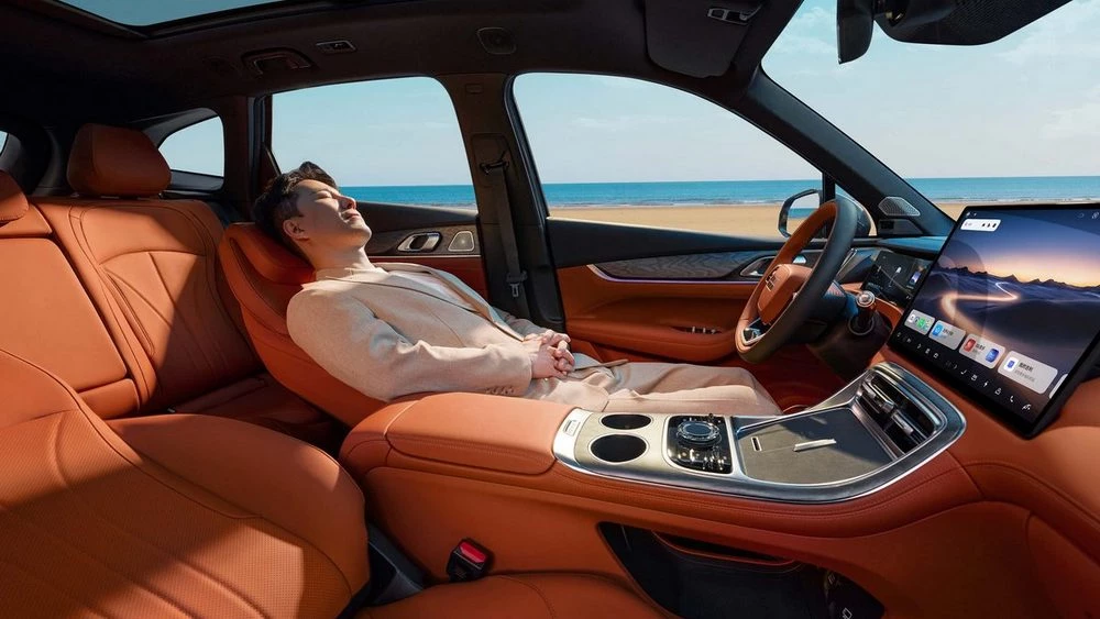  Geely Galaxy M7 вышел в предзаказ в Китае. Как оснащается и сколько стоит кроссовер