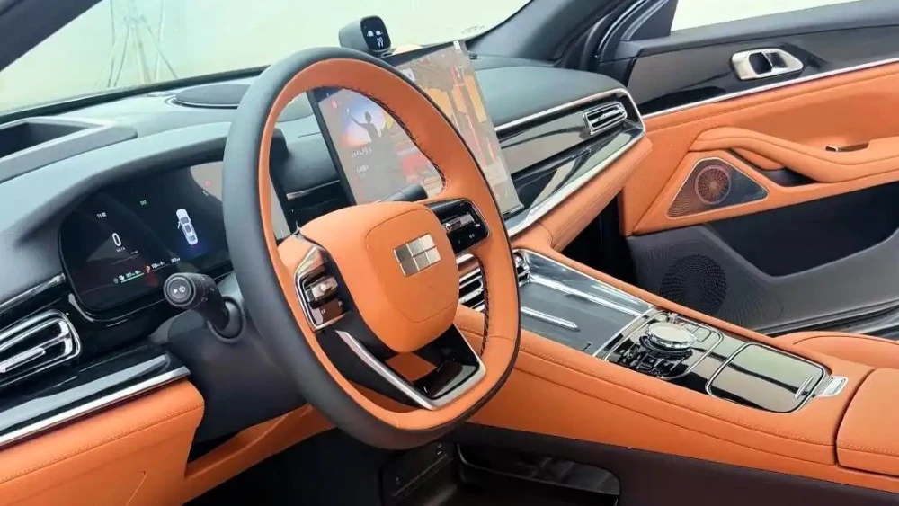  Geely готовит полноприводный седан. Новый Galaxy Starshine 7 заметили у дилеров в Китае