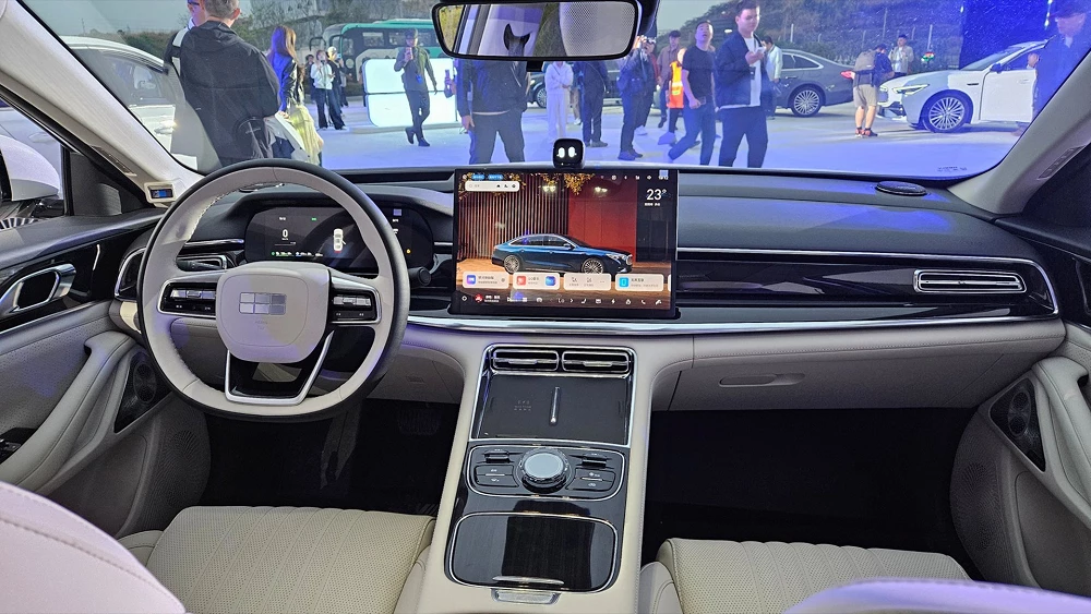  Geely назвала цены на Galaxy Starshine 7. Это полноприводный гибридный седан