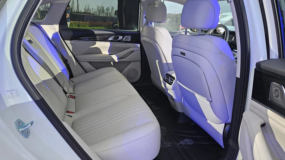  Geely назвала цены на Galaxy Starshine 7. Это полноприводный гибридный седан