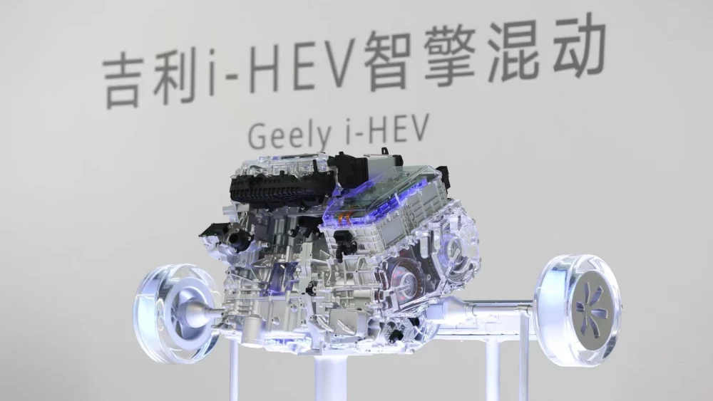  Geely представила передовой традиционный гибрид. Его получили Monjaro и Preface