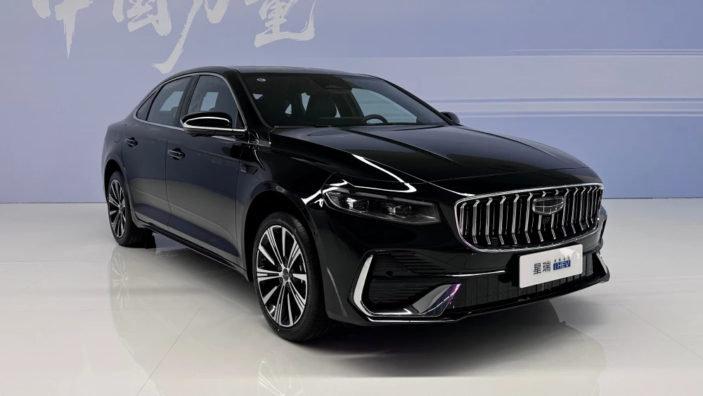  Geely представила передовой традиционный гибрид. Его получили Monjaro и Preface