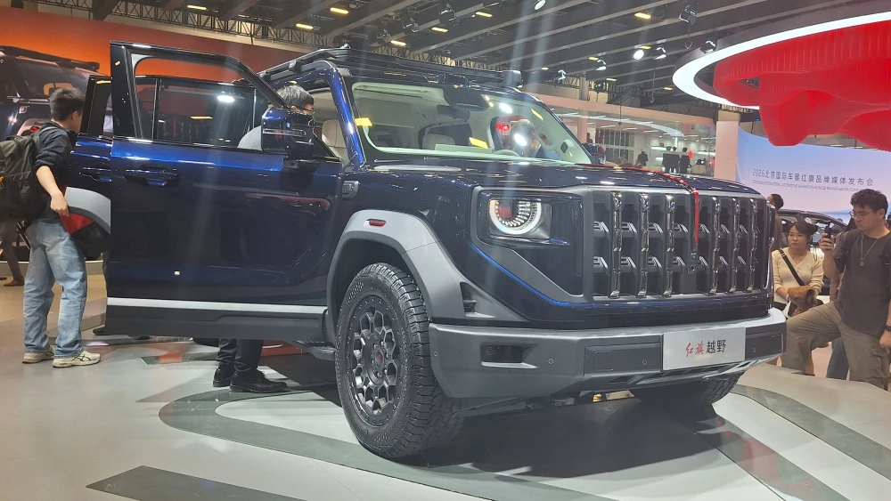  Гибридный внедорожник Hongqi может появиться в России. У него 843 л.с.