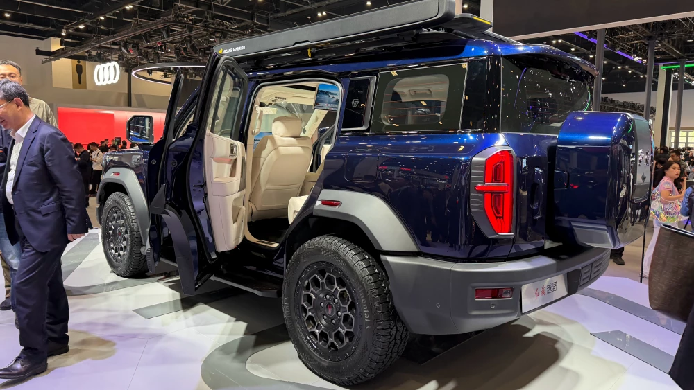  Гибридный внедорожник Hongqi может появиться в России. У него 843 л.с.