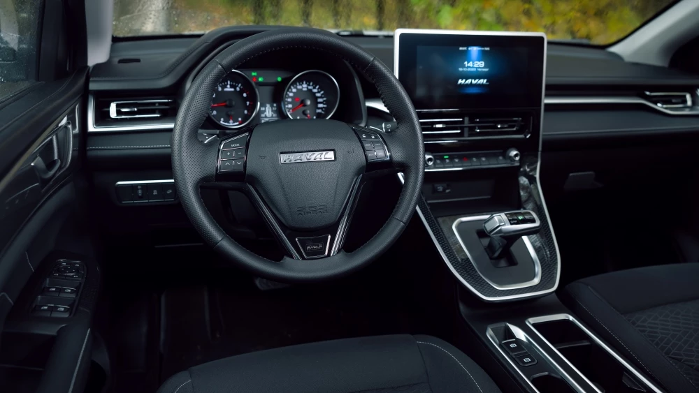  Haval объявил старт продаж обновленного кроссовера M6 в России. Комплектации и цены