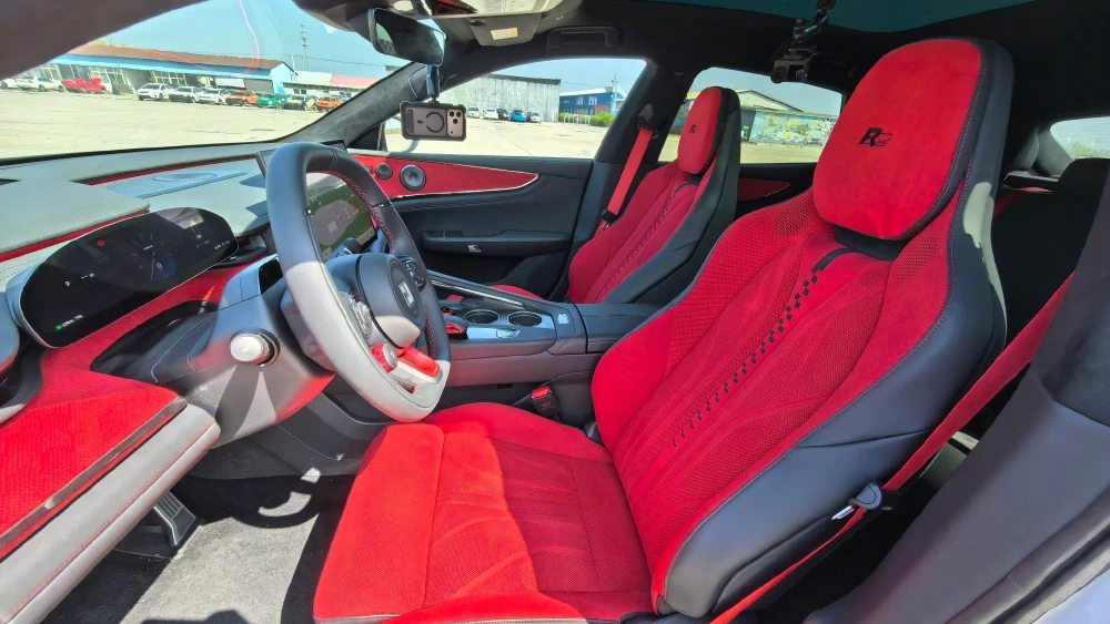  Юбилейный Zeekr 001 вышел на рынок. Подвеску для модели разрабатывали три года