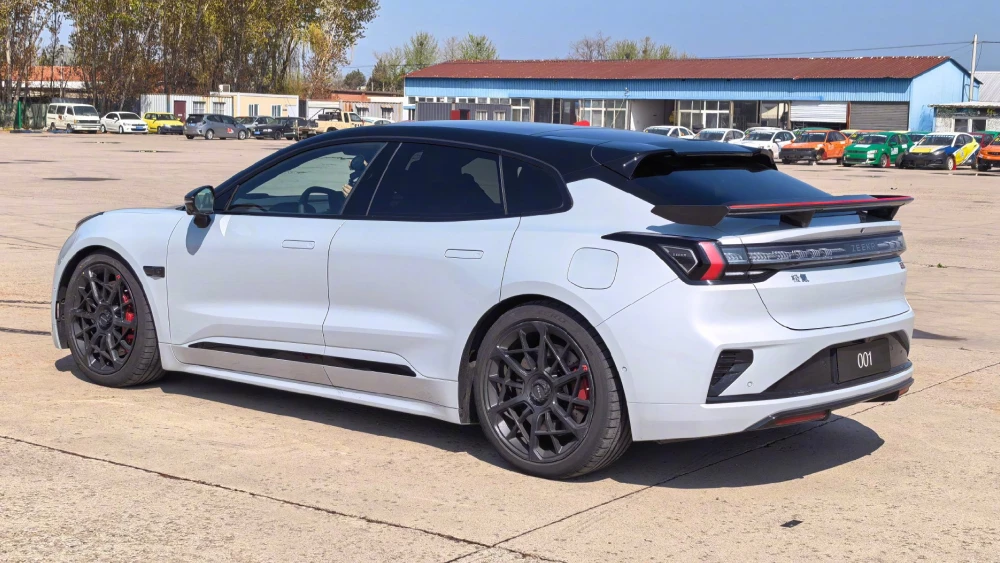  Юбилейный Zeekr 001 вышел на рынок. Подвеску для модели разрабатывали три года