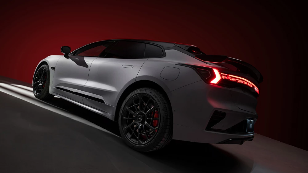  Юбилейный Zeekr 001 вышел на рынок. Подвеску для модели разрабатывали три года