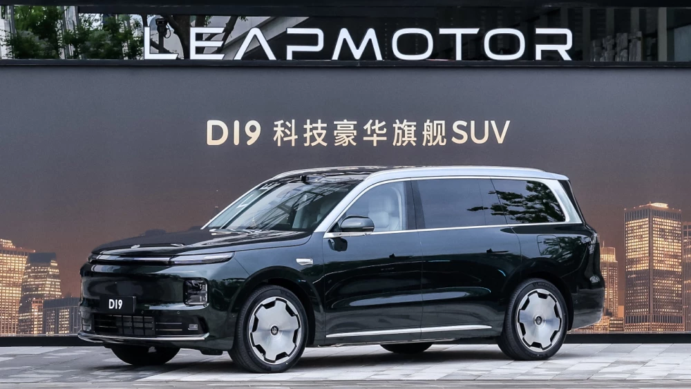  Leapmotor D19 вышел на рынок. Большой гибрид с самой емкой батареей продают по цене Li Auto L6