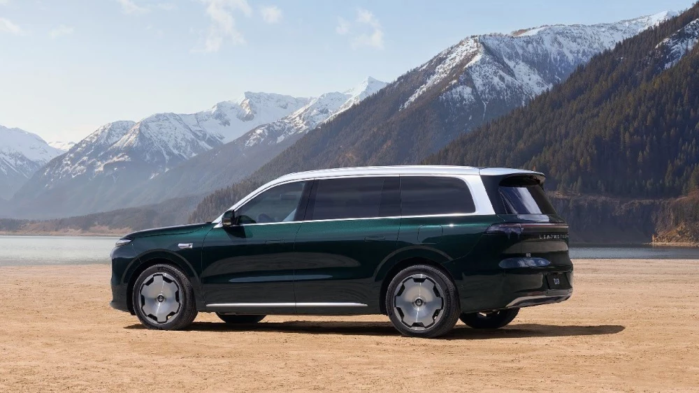  Leapmotor D19 вышел на рынок. Большой гибрид с самой емкой батареей продают по цене Li Auto L6