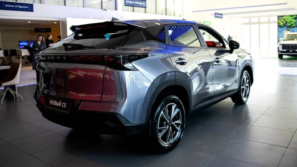 «Машин много, есть из чего выбрать». Как дилеры продают в России обновленные Omoda C5