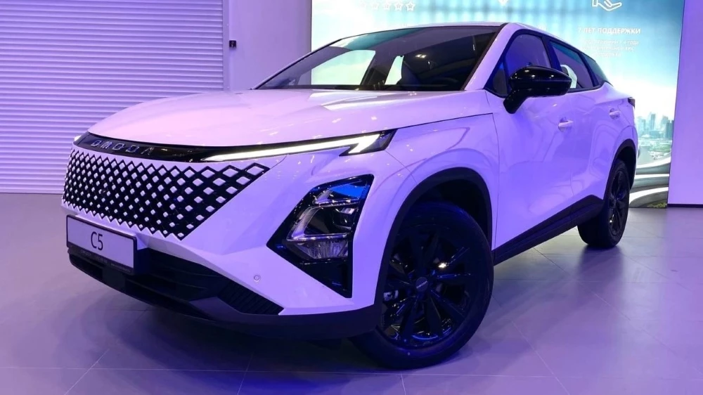 «Машин много, есть из чего выбрать». Как дилеры продают в России обновленные Omoda C5