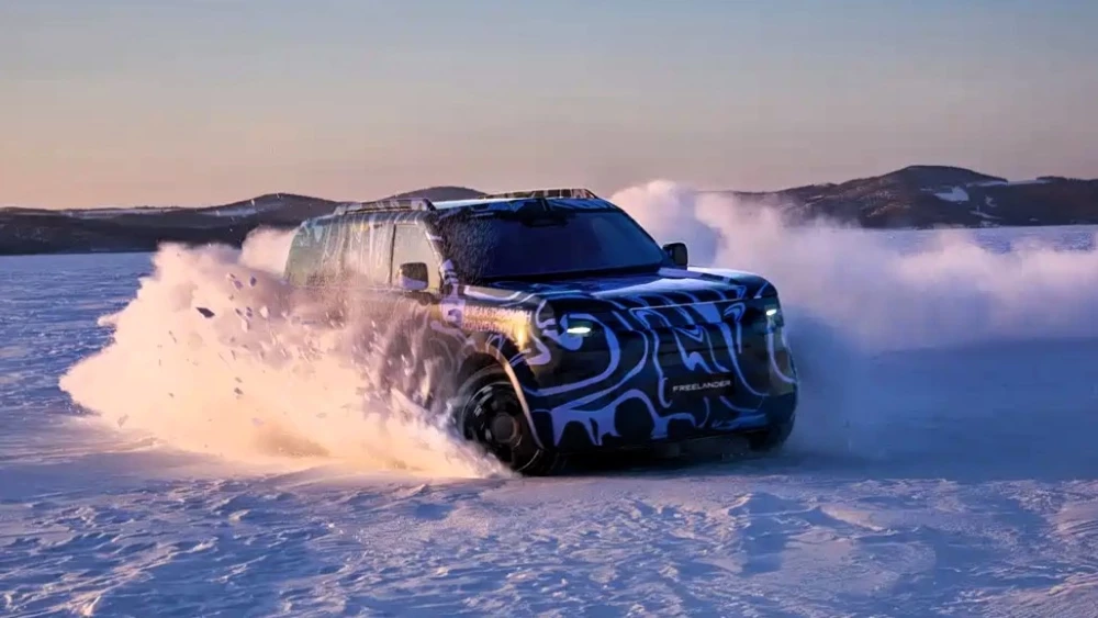  Появились официальные фото кроссовера Freelander. Модель тестируют в Китае