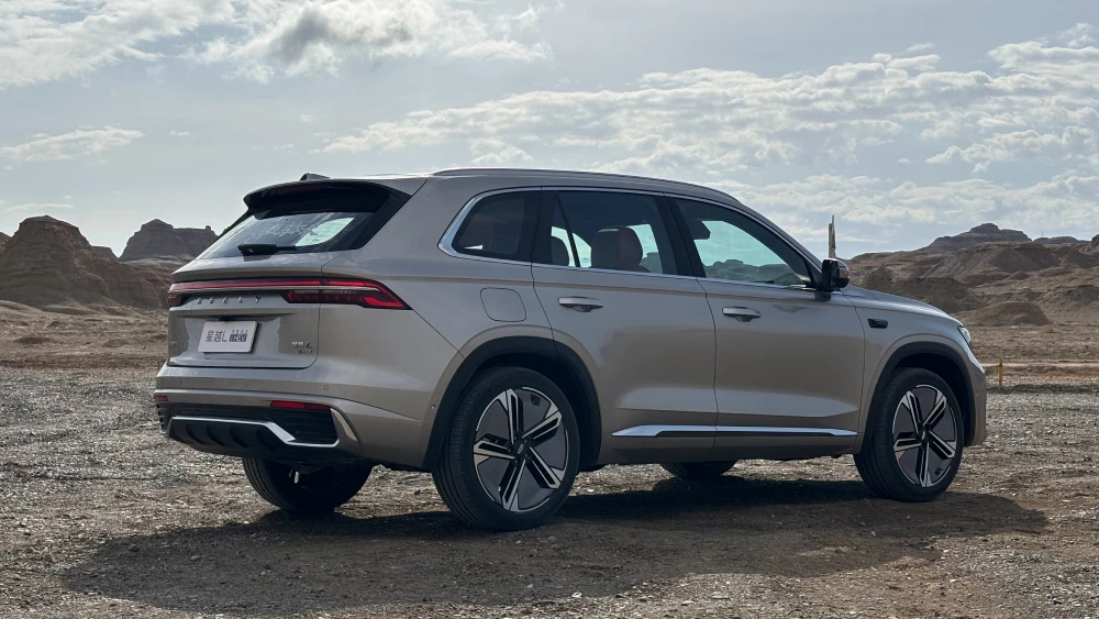  Приоритет экономии. Гибридные Geely Monjaro и Preface стало возможно заказать в Китае