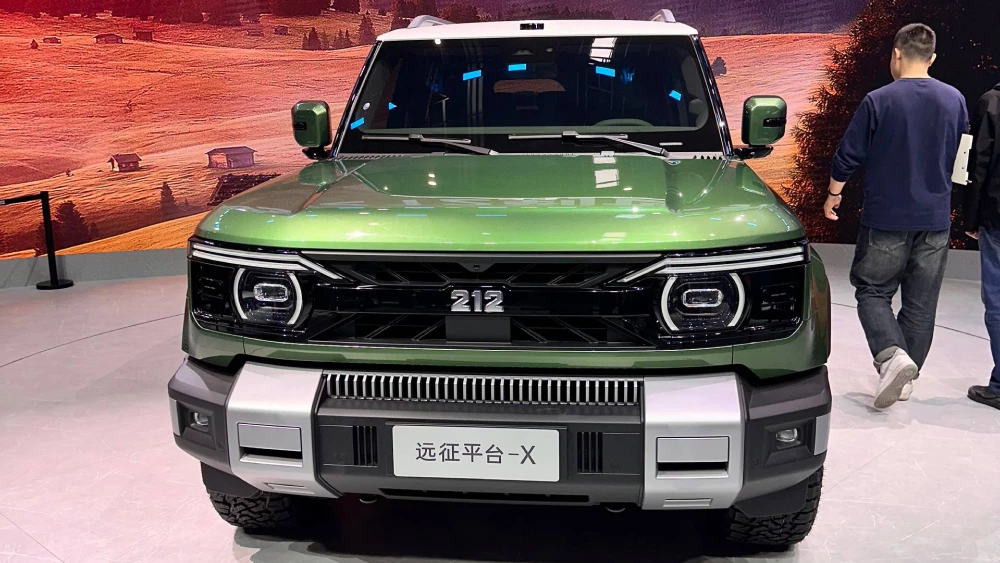  Раскрыты характеристики и салон внедорожника BAW 212 T02. Гибрид на 422 л.с.