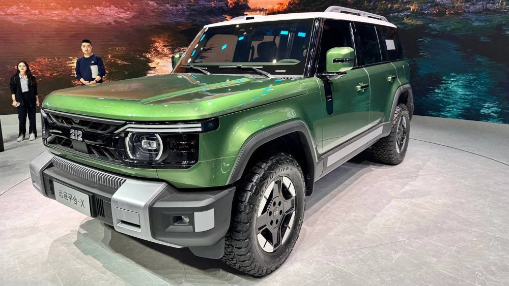  Раскрыты характеристики и салон внедорожника BAW 212 T02. Гибрид на 422 л.с.