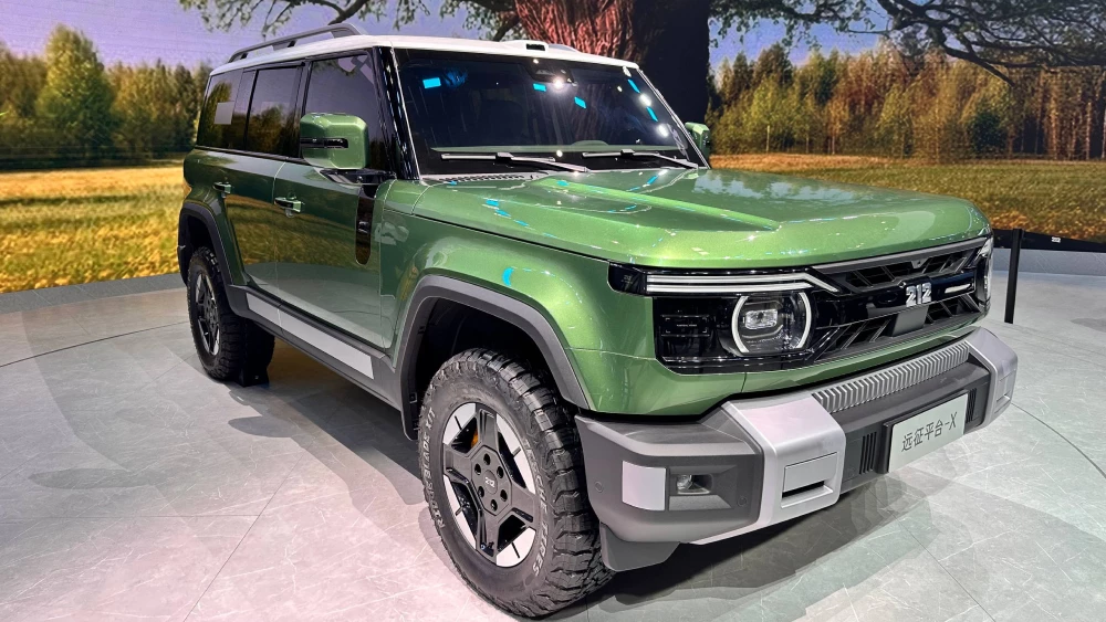  Раскрыты характеристики и салон внедорожника BAW 212 T02. Гибрид на 422 л.с.