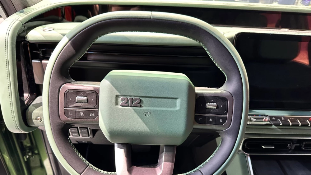  Раскрыты характеристики и салон внедорожника BAW 212 T02. Гибрид на 422 л.с.