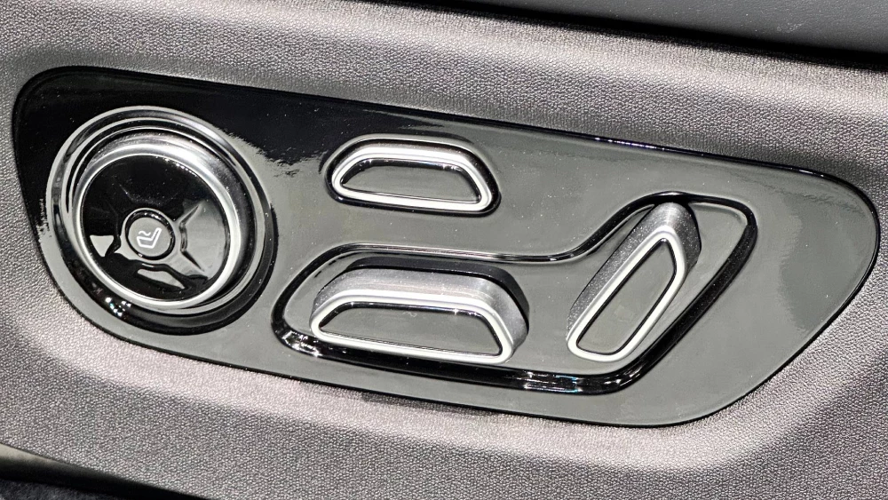  Раскрыты характеристики и салон внедорожника BAW 212 T02. Гибрид на 422 л.с.