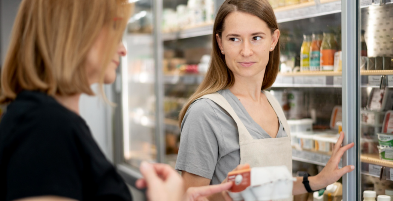 Что творят продавцы в "Пятёрочках": От этих кадров бросает в дрожь Что творят продавцы в "Пятёрочках": От этих кадров бросает в дрожь