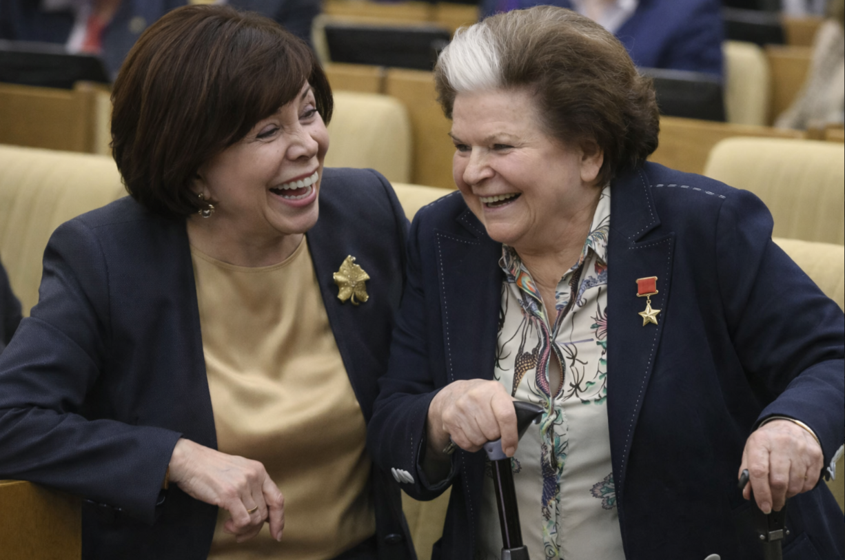 Еле стоящая на ногах 89-летняя Терешкова и антинародная Роднина