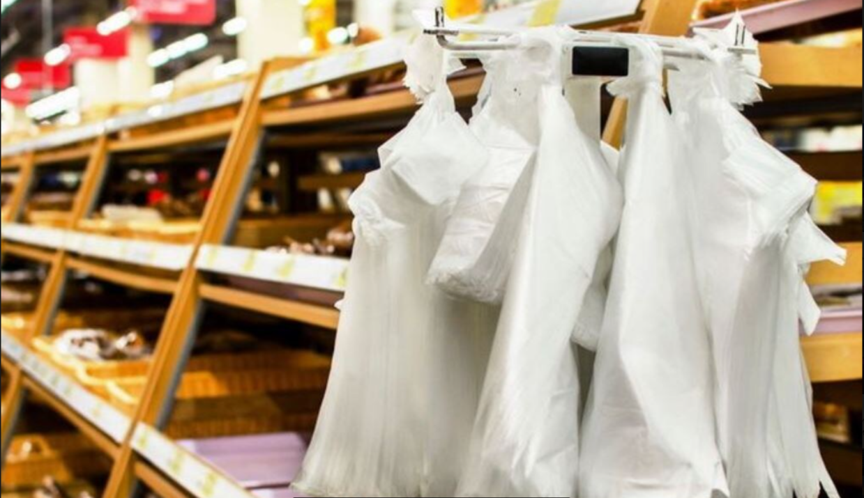 Покупателям грозит срок до 15 суток за присвоение пакетов в магазине