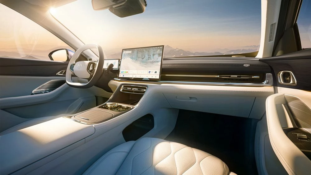  Седан Geely Galaxy A7 EV показали на фото. Чем он отличается от продающегося гибрида