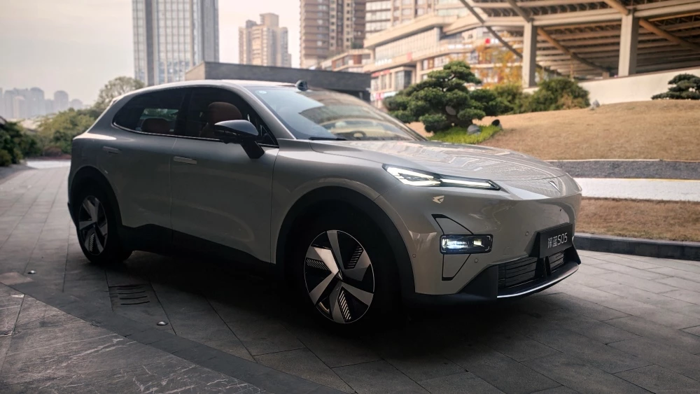 Седан Xiaomi и ситикар Wuling. В Китае назвали самые качественные электрокары и гибриды 2026