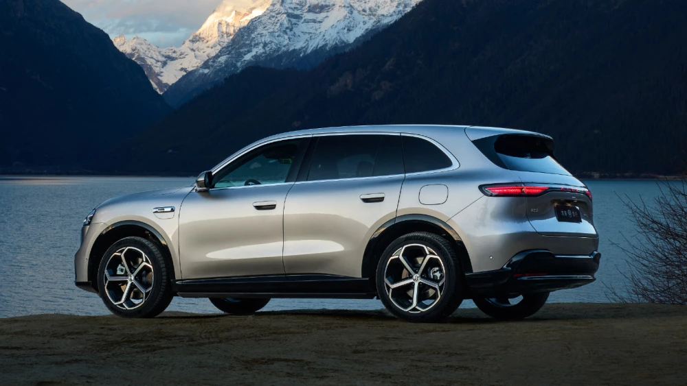  Старт продаж Aito M6 объявили в Китае. Цены кроссовера в стиле Porsche