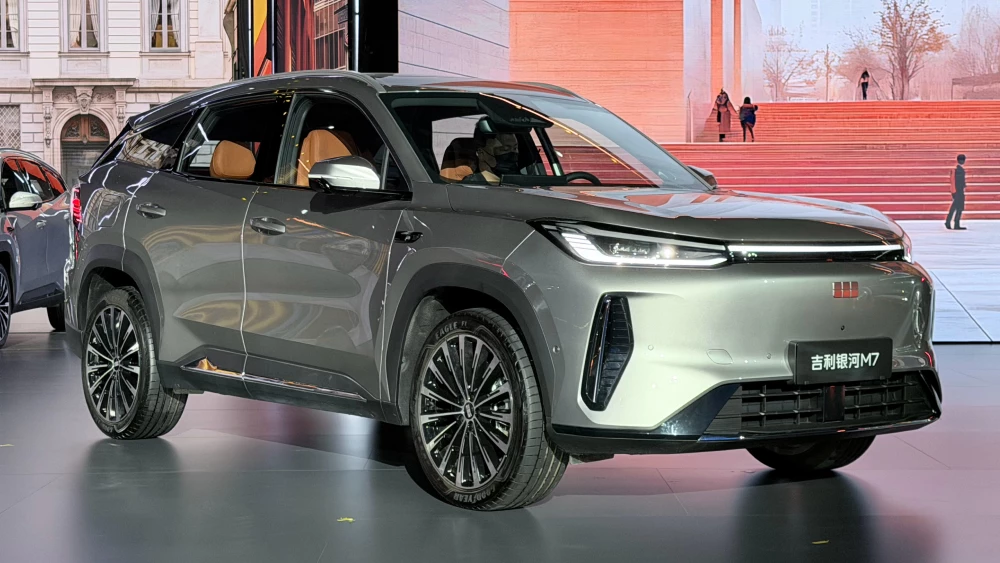  В Китае начались продажи нового кроссовера Geely Galaxy M7. Подробности и цены