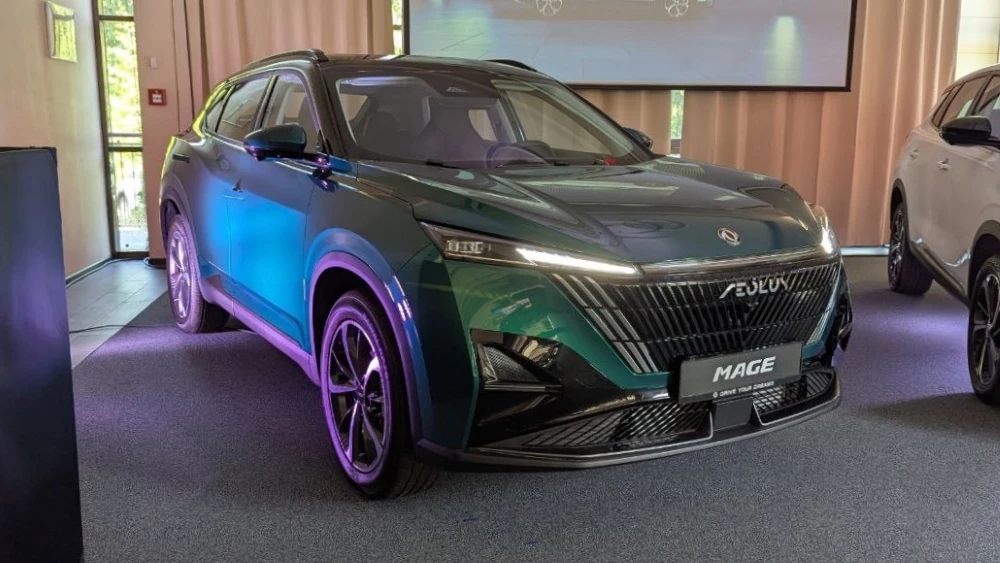 В Китае вышел обновленный Dongfeng Aeolus L7. Он предлагает больше за меньшую цену