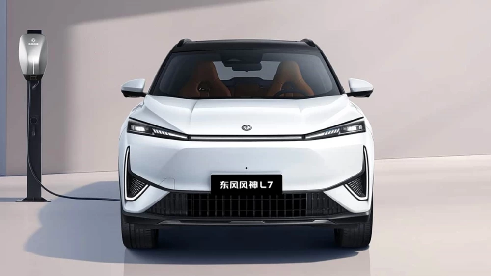  В Китае вышел обновленный Dongfeng Aeolus L7. Он предлагает больше за меньшую цену