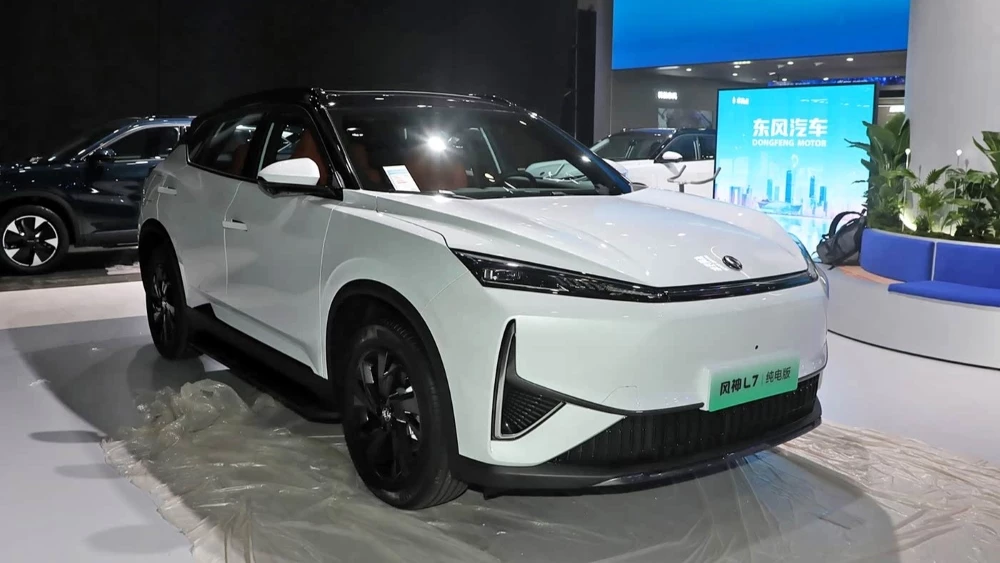 В Китае вышел обновленный Dongfeng Aeolus L7. Он предлагает больше за меньшую цену