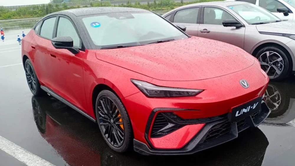  В России появится новый Changan Uni-V. Он получит 2-литровый бензиновый двигатель