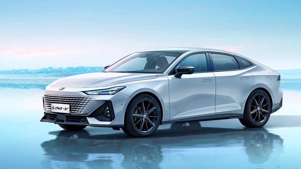  В России появится новый Changan Uni-V. Он получит 2-литровый бензиновый двигатель