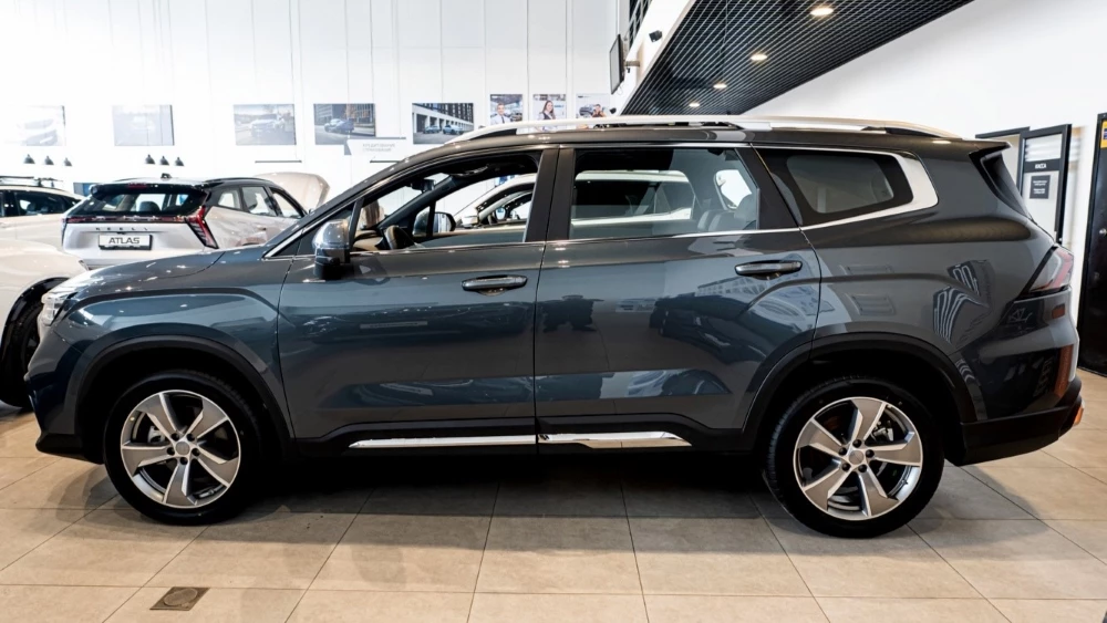 «Всё наладится во второй половине года, но это не точно». Останется ли Geely Okavango в России?