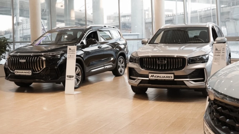 «Всё наладится во второй половине года, но это не точно». Останется ли Geely Okavango в России?