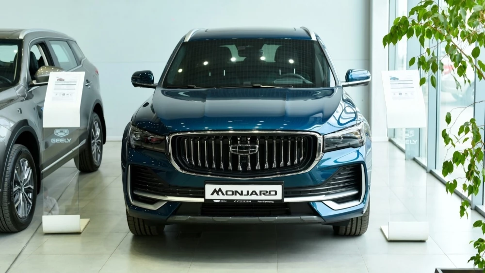 «Всё наладится во второй половине года, но это не точно». Останется ли Geely Okavango в России?