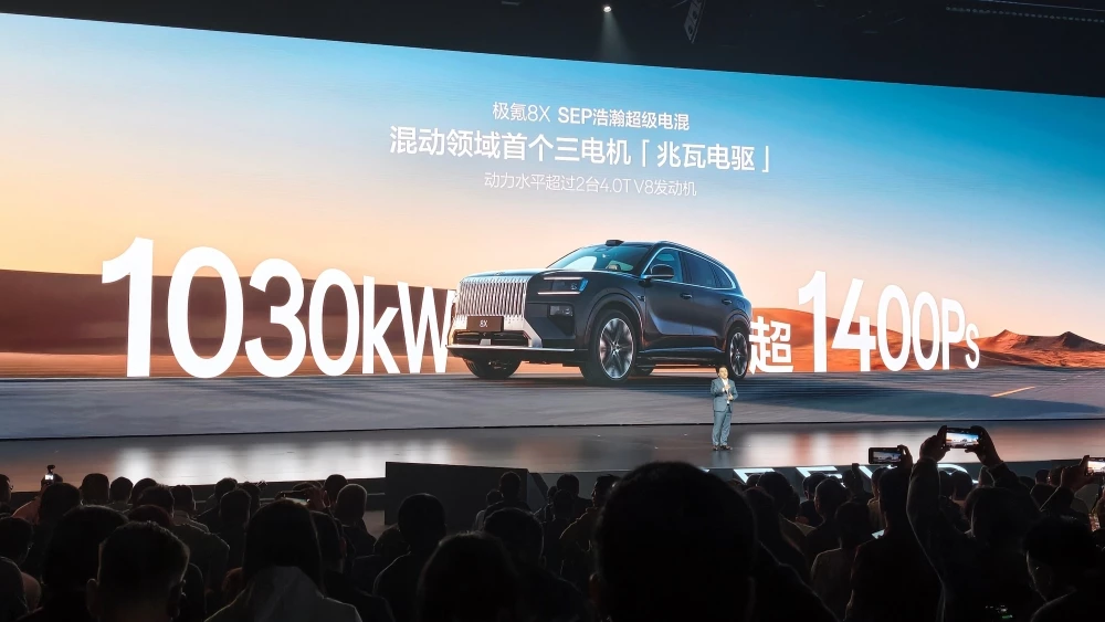  Zeekr 8X вышел на рынок. Еще до старта продаж кроссовер подешевел на полмиллиона рублей