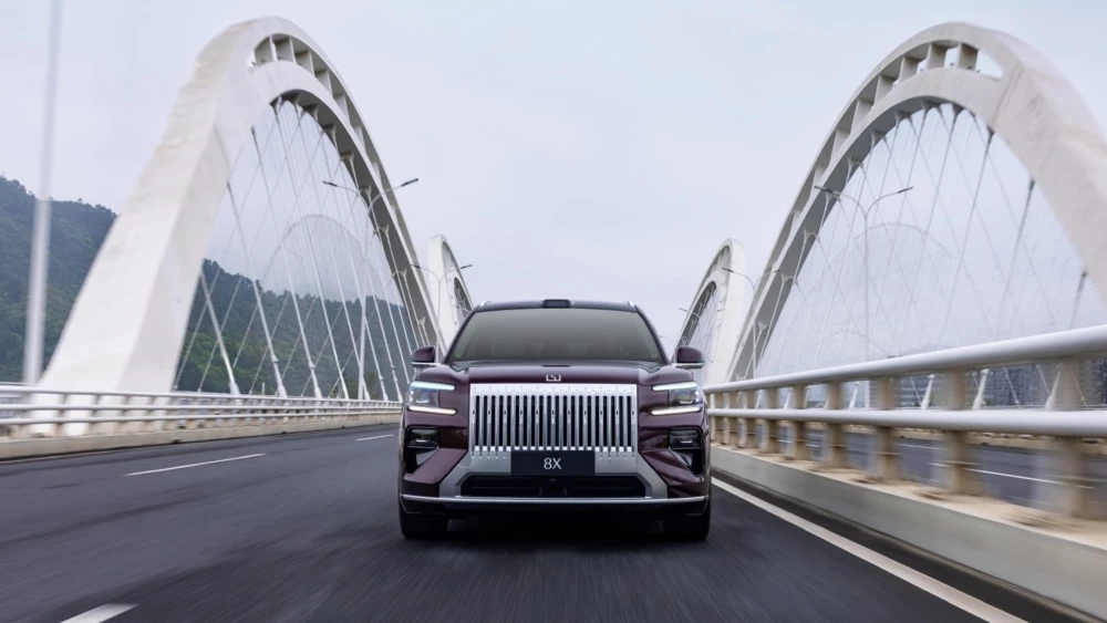  Zeekr 8X вышел на рынок. Еще до старта продаж кроссовер подешевел на полмиллиона рублей