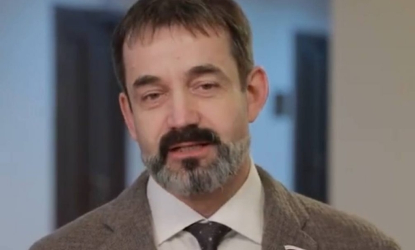 &laquo;Если сделать порнографический спектакль, то продавать будут еще дороже&raquo;: Певцов раскритиковал &laquo;Гамлета&raquo; и задел Хабенского