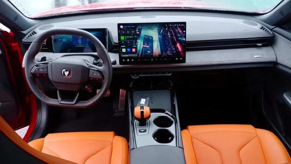  2-литровый ДВС и &laquo;автомат&raquo; Aisin. На рынок России выходит обновленный Changan Uni-V
