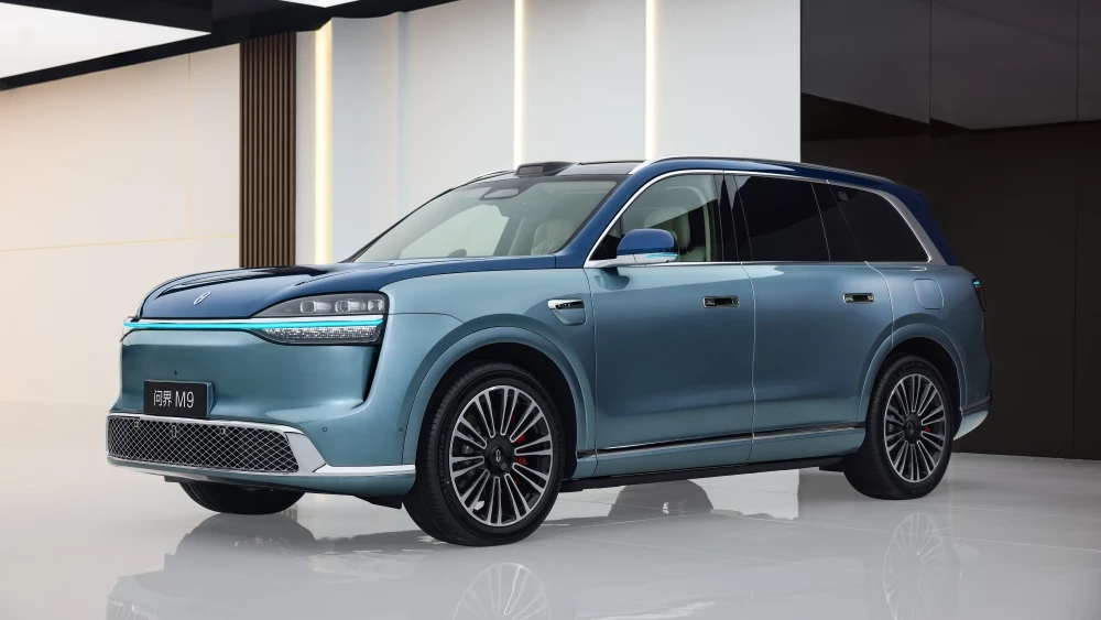  Aito начала продажи обновленного M9. Как изменился кроссовер и сколько стоит