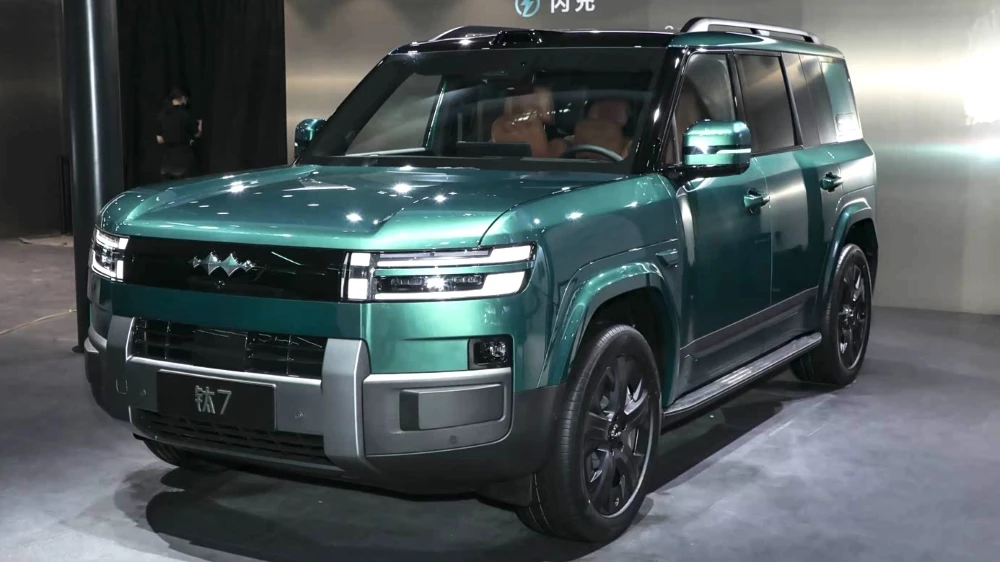  BYD начала продажи электрического кроссовера FCB Ti7. Как оснащается и сколько стоит