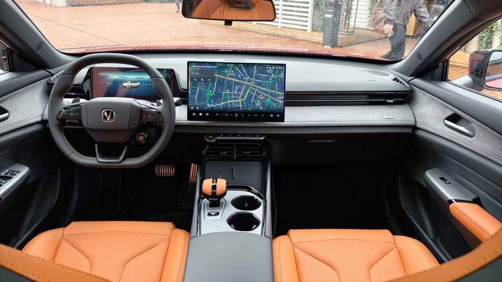 Changan назвал цены на Uni-V 2.0T в России. Лифтбэк наконец получил мотор под стать внешности