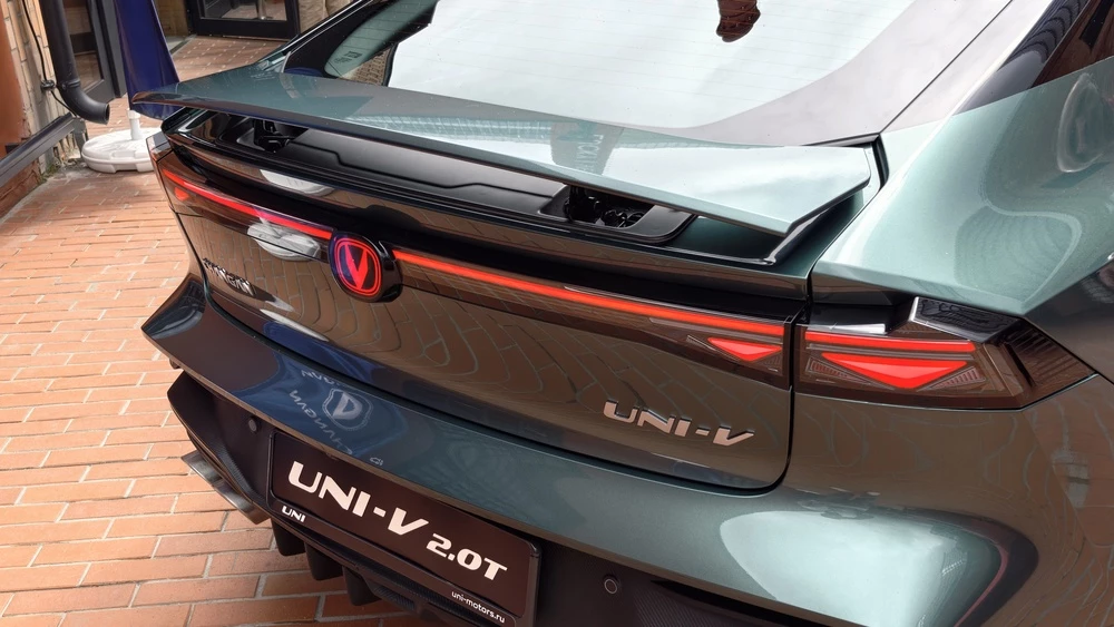 Changan назвал цены на Uni-V 2.0T в России. Лифтбэк наконец получил мотор под стать внешности